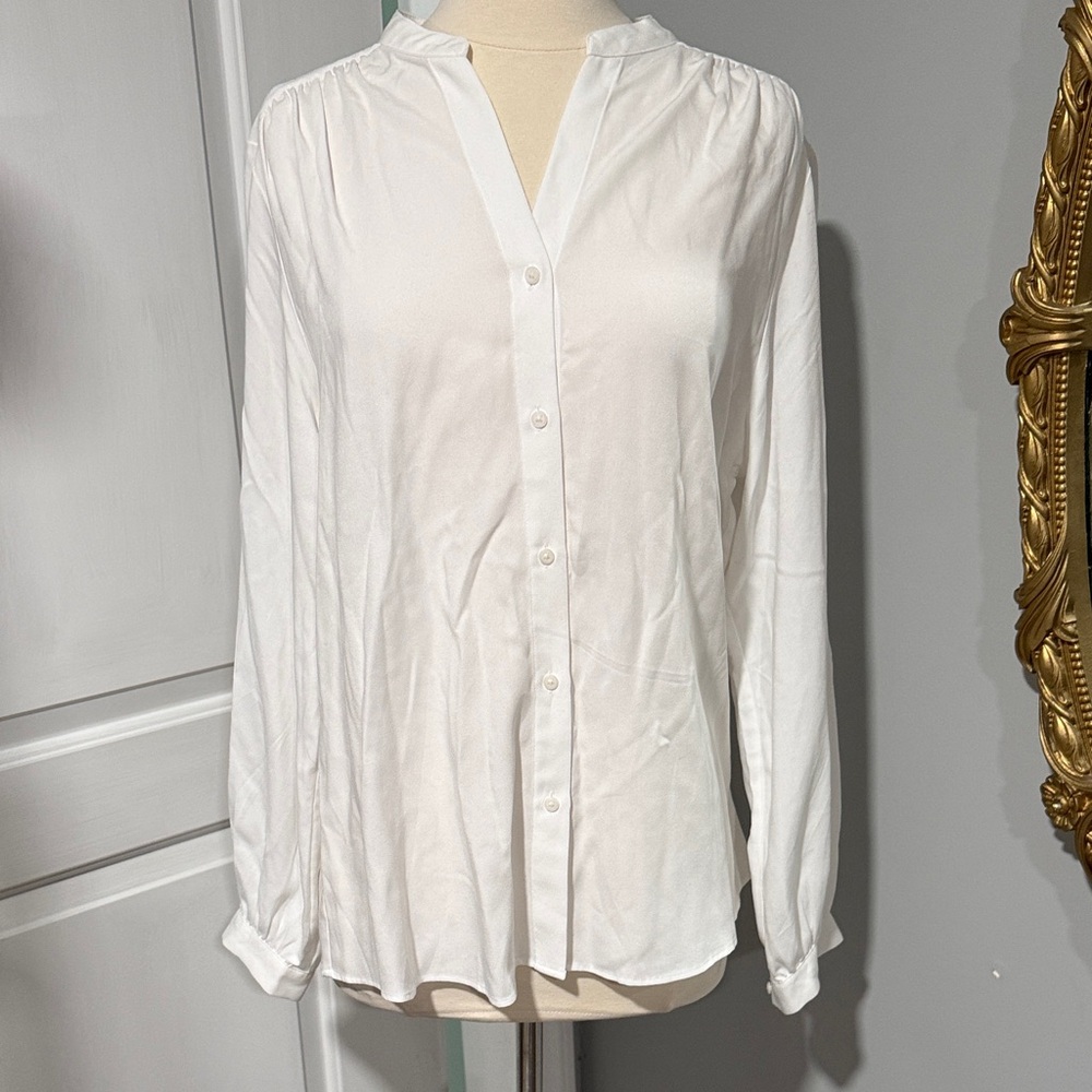 Uniqlo White V-Neck Button-Front Long Sleeve Blouse